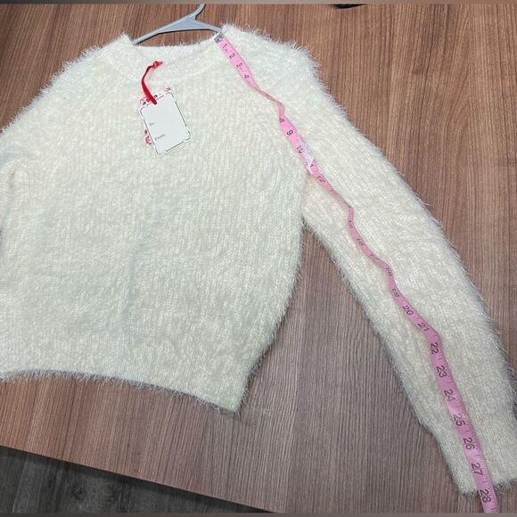 NWT fuzzy cream sweater - Picture 5 of 7